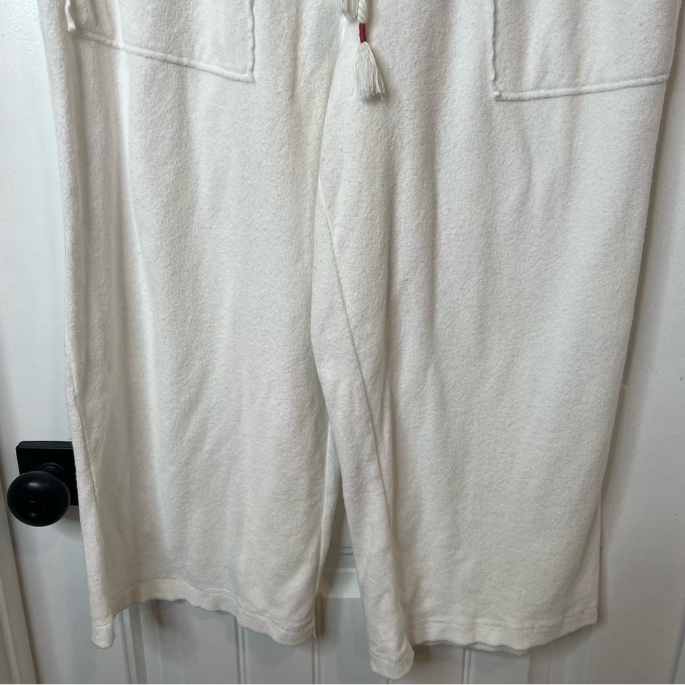 Live Well Lounge Cozy White Hooded Terry Cloth Capri Length Set. Size 18/20W. - Picture 12 of 14